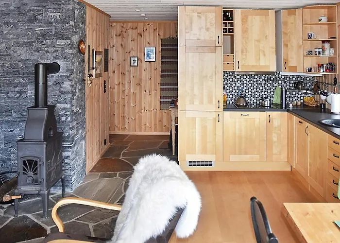 6 Person In Rennebu-by Traum