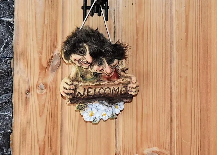 6 Person In Rennebu-by Traum